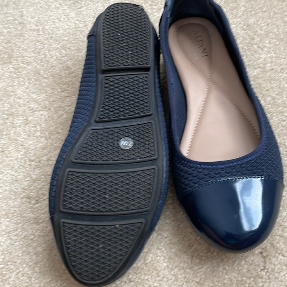 Shoes - Picture 3 of 3